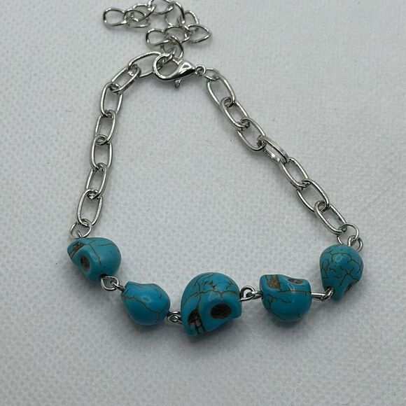 Brand New!! Skull beads and paper clip chain bracelet - Picture 2 of 4